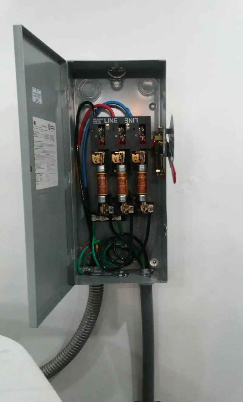 Three-phase disconnect switch installed for Smoke Detector Installation in Durant